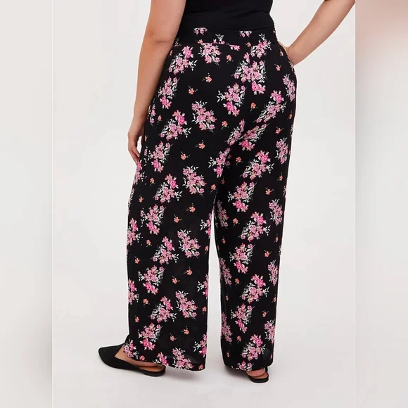 Torrid Floral Crinkle Gauze Wide Leg Pant Floral Black Pink Size 2X - Picture 3 of 9
